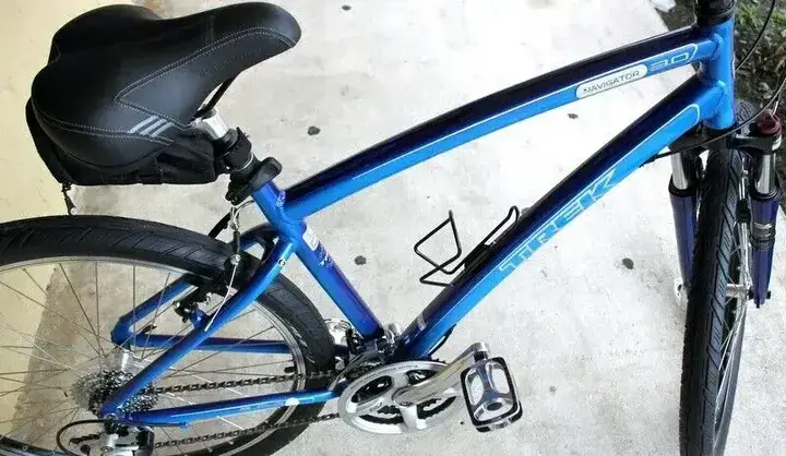 blue trek hybrid bike